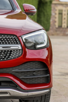 Mercedes-Benz GLC Coupé (C253), AMG Line, 2019, designo hyacinth red metallic, designo leather platinum white pearl / black