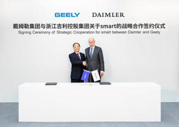 Signing ceremony of Strategic Cooperation for smart between Daimler and Geely: Li Shufu (left), Geely Holding Chairman and Dieter Zetsche (right), Chairman of the Board of Management of Daimler AG and Head of Mercedes-Benz Cars.