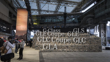 On the eve of the 18th Auto Shanghai, Mercedes-Benz presented no fewer than three SUVs: the Concept GLB, the battery-powered EQC (electricity consumption combined: 20.8 – 19.7 kWh/100 km; CO2 emissions combined: 0 g/km)* and the Mercedes-Benz GLE.