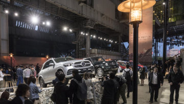 On the eve of the 18th Auto Shanghai, Mercedes-Benz presented no fewer than three SUVs: the Concept GLB, the battery-powered EQC (electricity consumption combined: 20.8 – 19.7 kWh/100 km; CO2 emissions combined: 0 g/km)* and the Mercedes-Benz GLE.