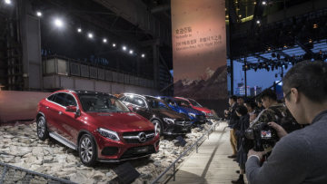 On the eve of the 18th Auto Shanghai, Mercedes-Benz presented no fewer than three SUVs: the Concept GLB, the battery-powered EQC (electricity consumption combined: 20.8 – 19.7 kWh/100 km; CO2 emissions combined: 0 g/km)* and the Mercedes-Benz GLE.