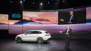 On the eve of the 18th Auto Shanghai the brand with the three-pointed star is presenting the Mercedes-Benz of electric vehicles, the EQC, for the first time in China. The ECC is presented by Hubertus Troska, Member of the Management Board of Daimler AG responsible for China activities. (electricity consumption combined: 20.8 – 19.7 kWh/100 km; CO2 emissions combined: 0 g/km)*