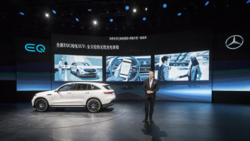 On the eve of the 18th Auto Shanghai the brand with the three-pointed star is presenting the Mercedes-Benz of electric vehicles, the EQC, for the first time in China. The ECC is presented by Hubertus Troska, Member of the Management Board of Daimler AG responsible for China activities. (electricity consumption combined: 20.8 – 19.7 kWh/100 km; CO2 emissions combined: 0 g/km)*