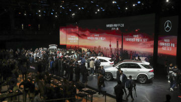 On the eve of the 18th Auto Shanghai, Mercedes-Benz presented no fewer than three SUVs: the Concept GLB, the battery-powered EQC (electricity consumption combined: 20.8 – 19.7 kWh/100 km; CO2 emissions combined: 0 g/km)* and the Mercedes-Benz GLE.