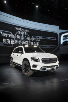 Compact show car with SUV genes: The latest concept vehicle from the brand bearing the three-pointed star celebrates its world premiere in Shanghai. The Mercedes-Benz Concept GLB is characterised by its robust appearance and plenty of room for up to seven people. The powerful proportions from the world of compact SUVs and the generous interior space make it the ideal family vehicle and leisure companion.