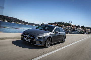 Mercedes-Benz A 200 Progressive, mountain grey / Leather macchiato beige/black