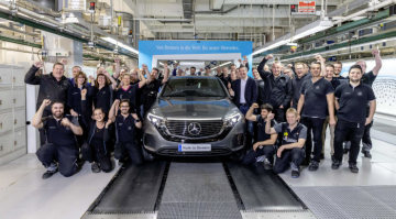 The Mercedes-Benz of electric vehicles is ready for launch. The new Mercedes-Benz EQC (combined electrical consumption: 20.8 - 19.7 kWh/100 km; combined CO2 emissions: 0 g/km) is produced at the Mercedes-Benz Bremen plant – and can be ordered now.