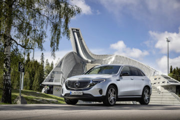 EQC 400 4MATIC; high tech silver metallic; Two-tone ARTICO man-made leather  / Sunnyvale fabric indigo blue / black