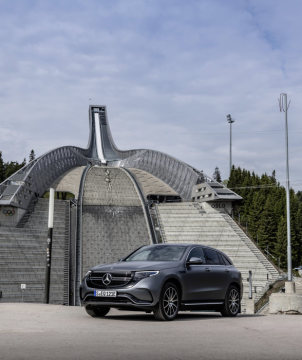 EQC 400 4MATIC; designo selenite grey magno; AMG Line; ARTICO man-made leather / DINAMICA microfiber black