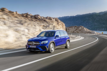 Mercedes-Benz GLB, galaxy blue