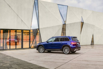Mercedes-Benz GLB, galaxy blue