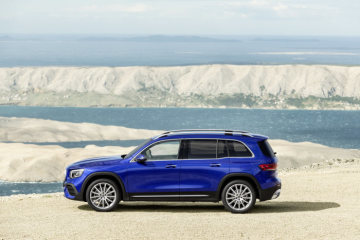 Mercedes-Benz GLB, galaxy blue