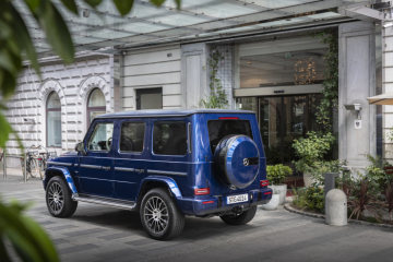 Mercedes-Benz G 400 d; brilliant blue; Nappa leather macchiato beige/yacht blue