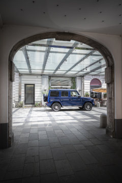Mercedes-Benz G 400 d; brilliant blue; Nappa leather macchiato beige/yacht blue