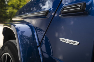 Mercedes-Benz G 400 d; brilliant blue; Nappa leather macchiato beige/yacht blue