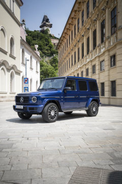 Mercedes-Benz G 400 d; brilliant blue; Nappa leather macchiato beige/yacht blue
