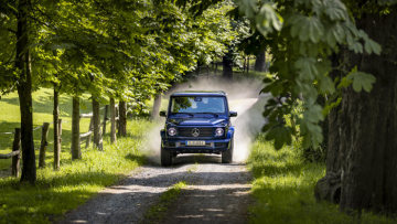 Mercedes-Benz G 400 d; brilliant blue; Nappa leather macchiato beige/yacht blue