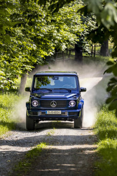 Mercedes-Benz G 400 d; brilliant blue; Nappa leather macchiato beige/yacht blue