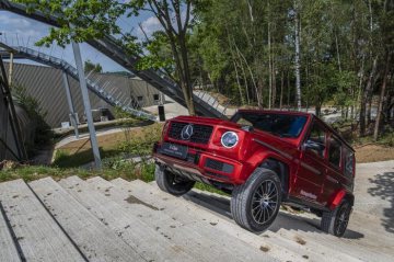 Mercedes-Benz G 350 d; hyacinthred metallic
