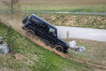 Mercedes-Benz G 500; obsidian black metallic