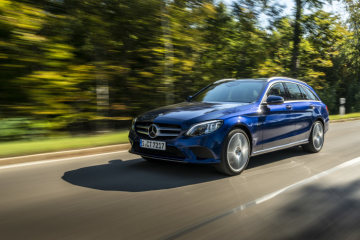 Mercedes-Benz C 300 de T Station Wagon, briliant blue metallic, leather grey.